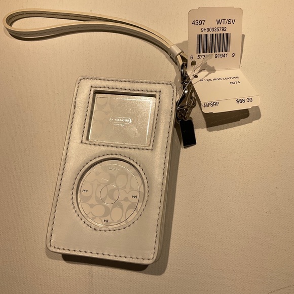 Vintage coach leather iPod case. *COACH COLLECTORS ITEM* - Picture 2 of 3